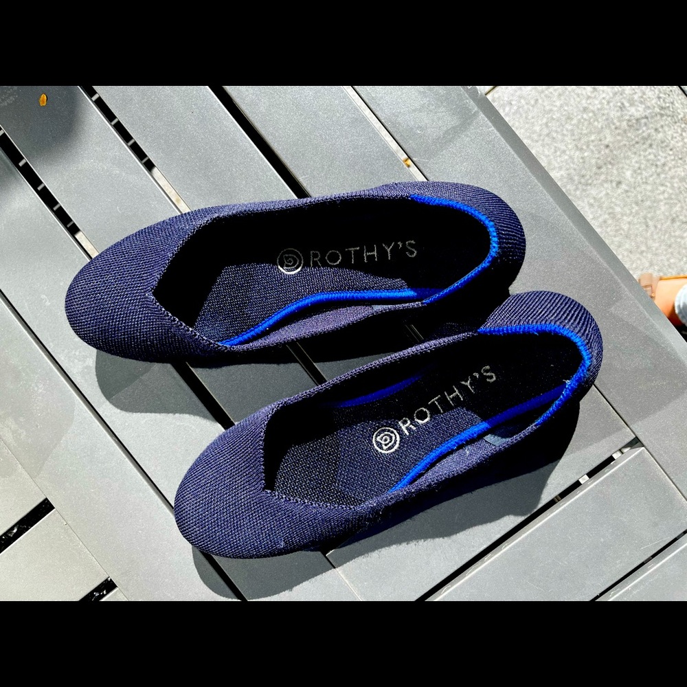 Rothys Navy Blue Rounded- size 7.5